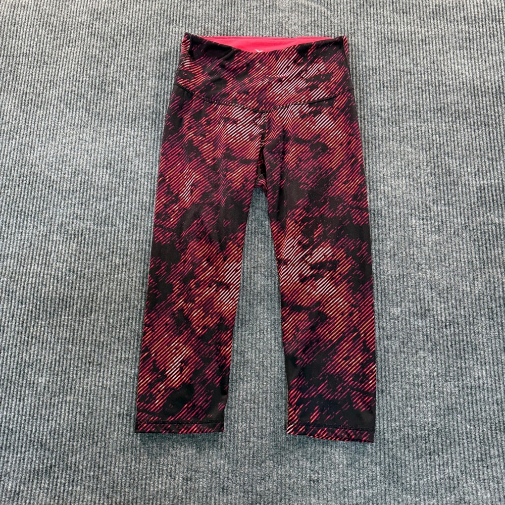 Old Navy Active Womens Size M Cropped Capri Leggings Red Black Abstract Stripes